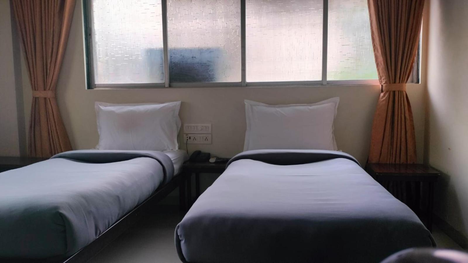 Hotel Sai Nidhi Supreme Navi Mumbai Esterno foto