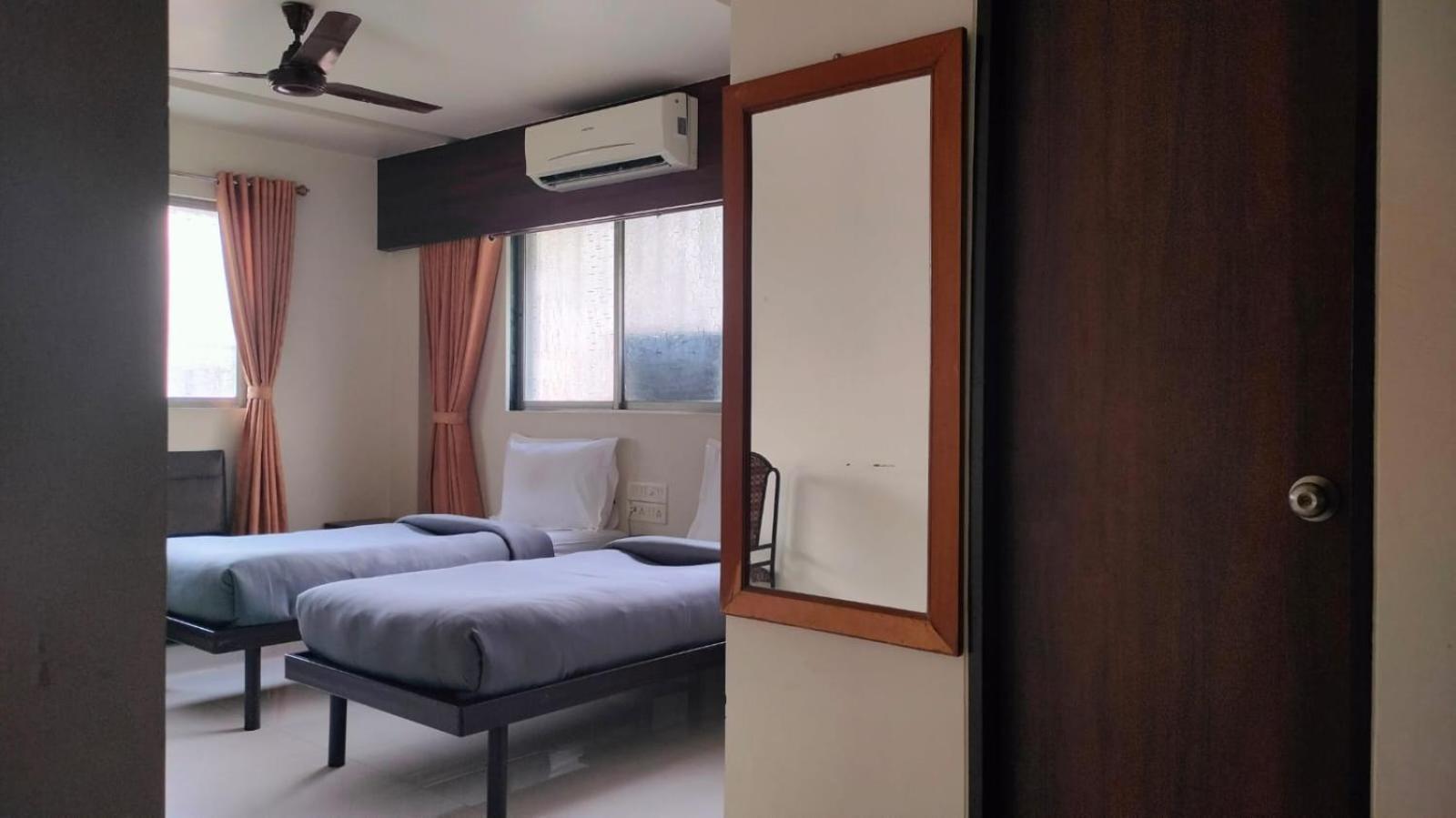 Hotel Sai Nidhi Supreme Navi Mumbai Esterno foto