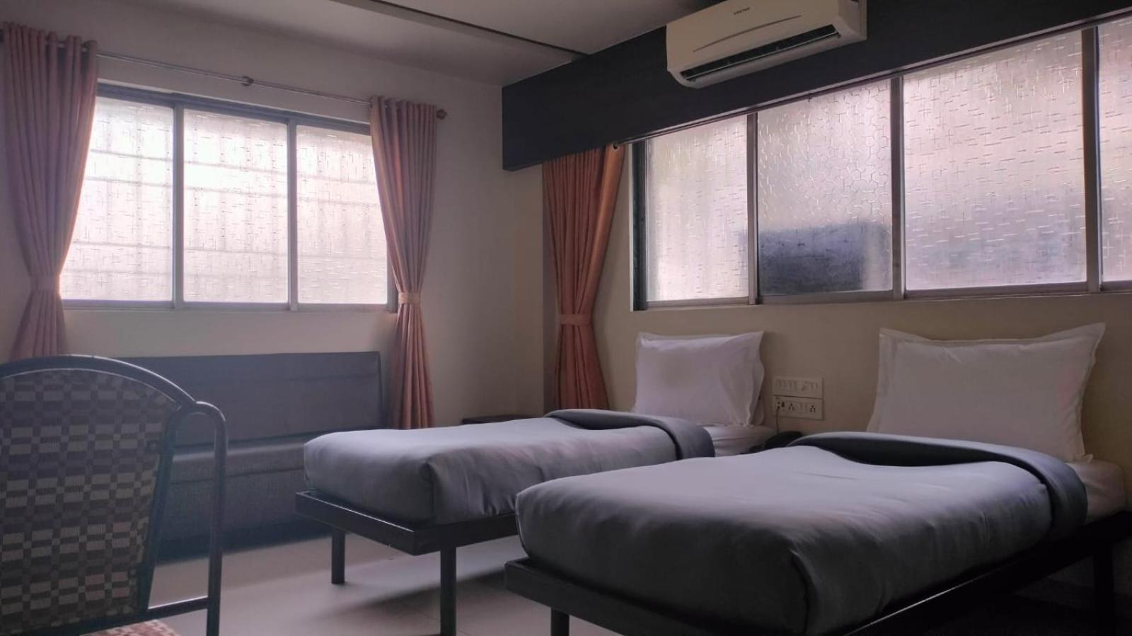 Hotel Sai Nidhi Supreme Navi Mumbai Esterno foto