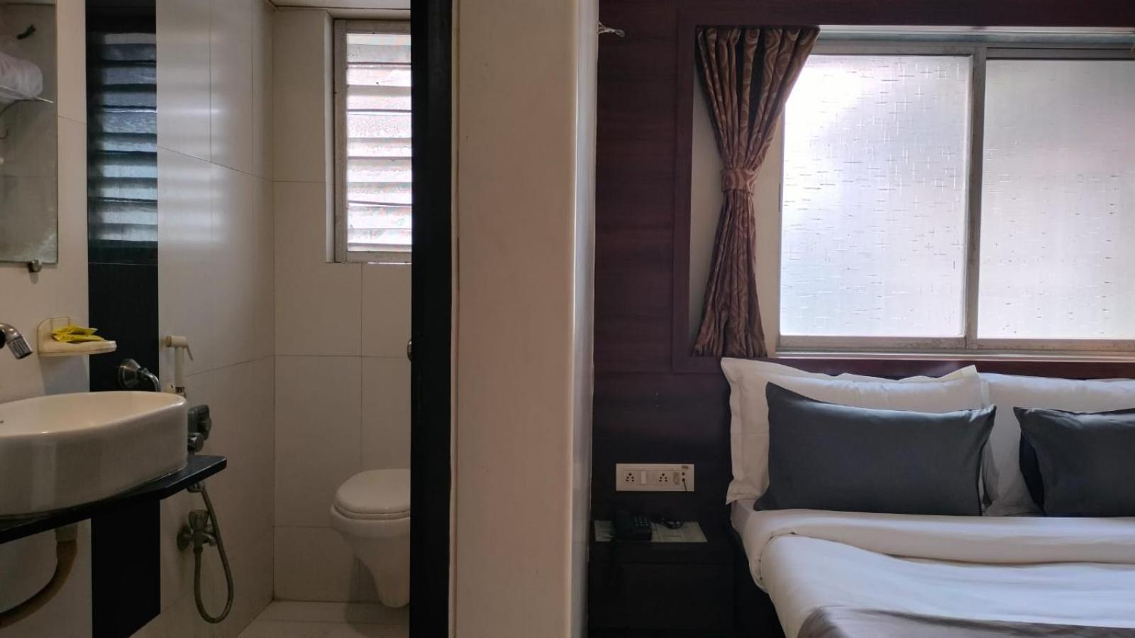 Hotel Sai Nidhi Supreme Navi Mumbai Esterno foto