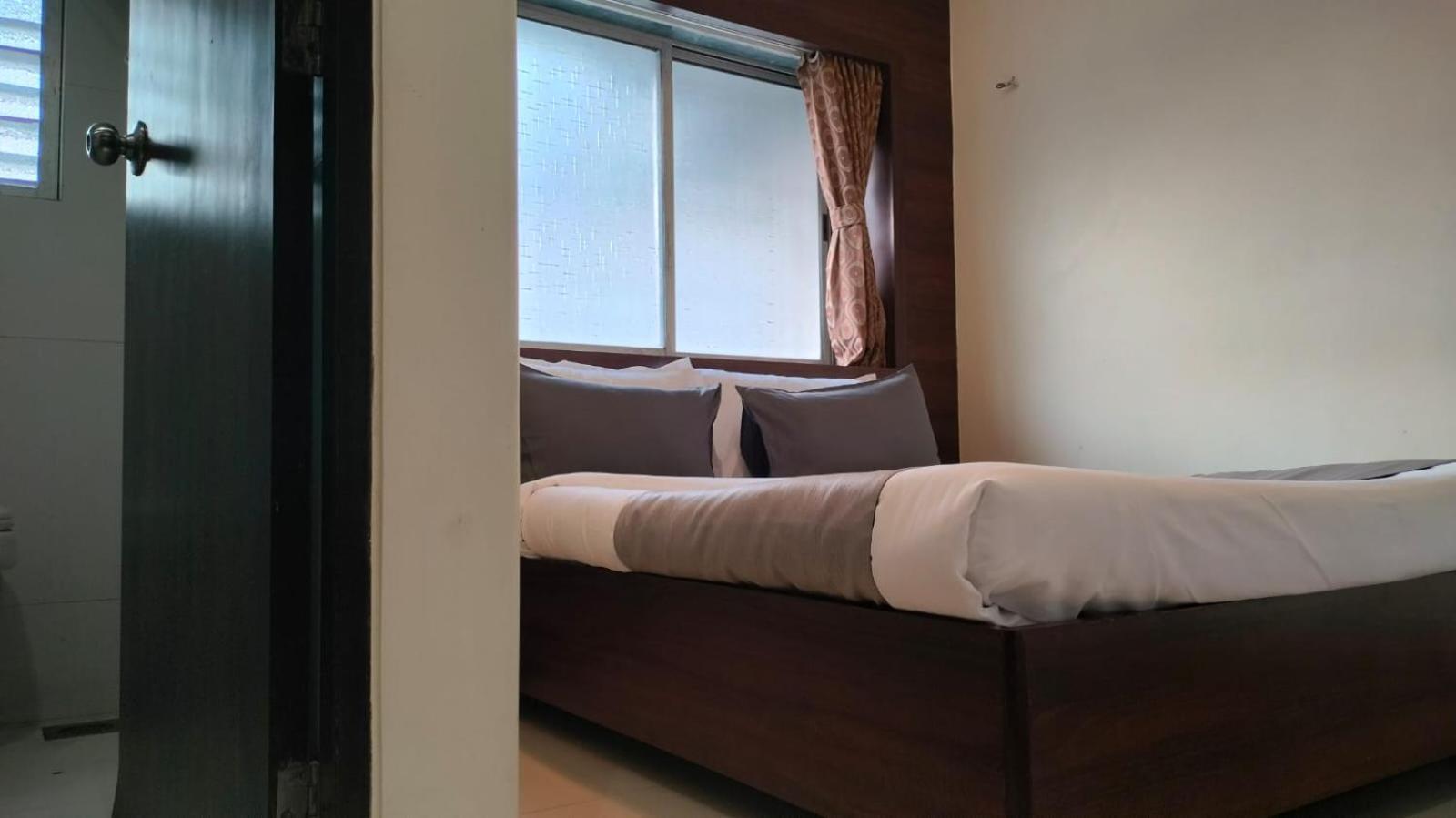 Hotel Sai Nidhi Supreme Navi Mumbai Esterno foto