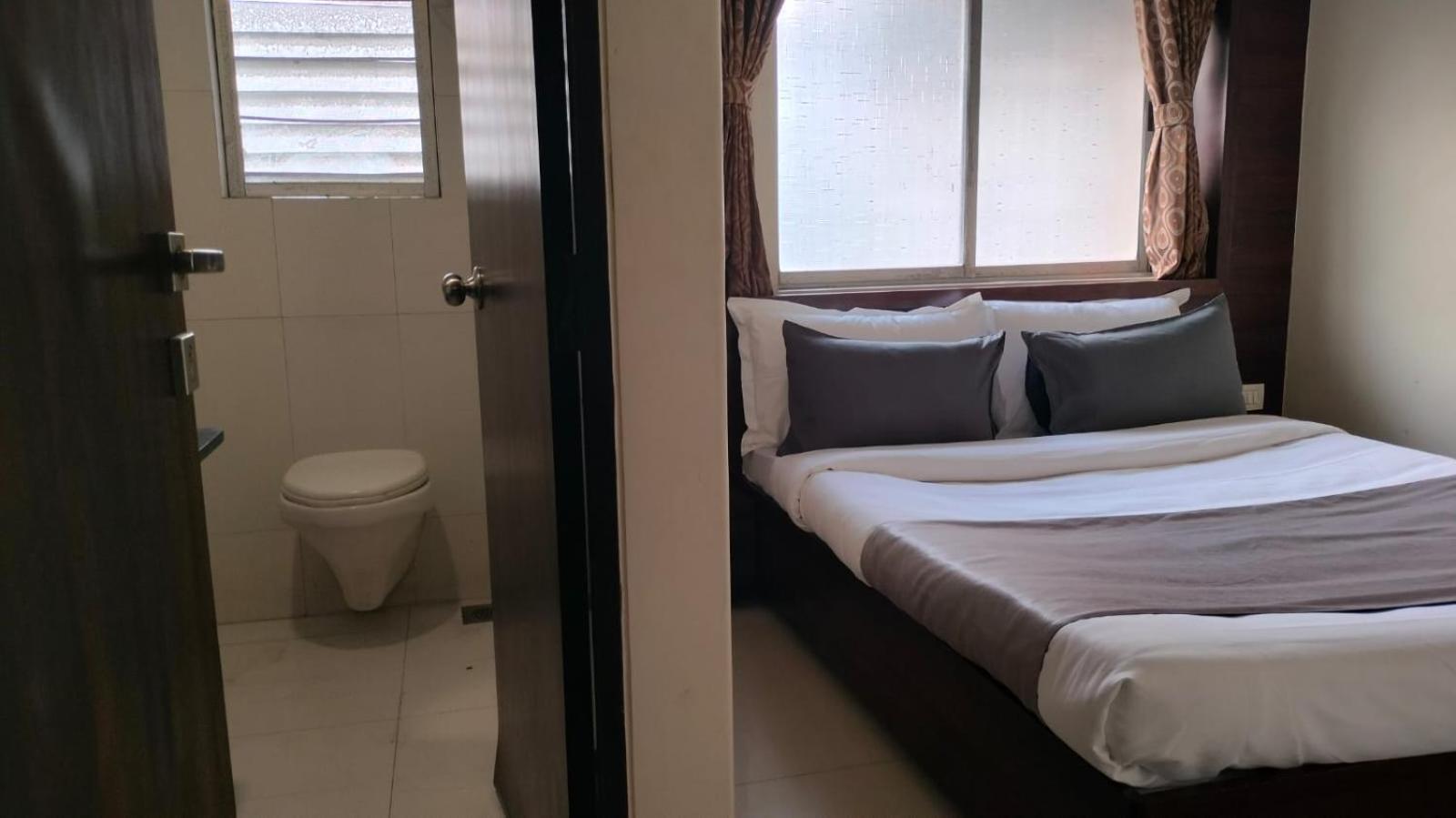 Hotel Sai Nidhi Supreme Navi Mumbai Esterno foto