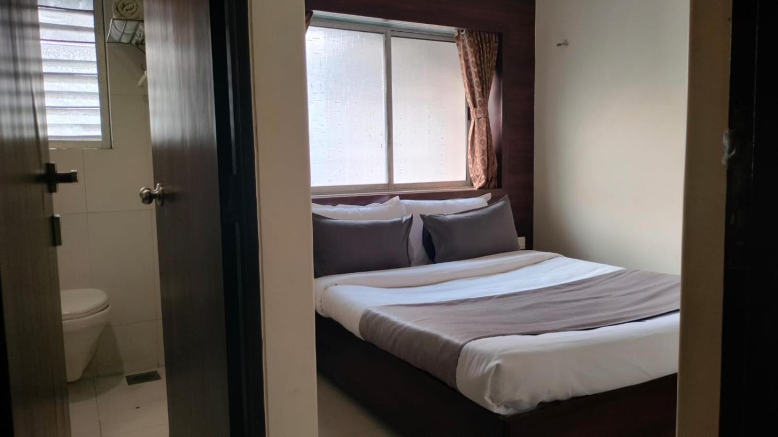 Hotel Sai Nidhi Supreme Navi Mumbai Esterno foto