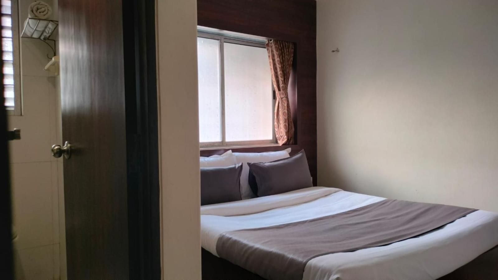 Hotel Sai Nidhi Supreme Navi Mumbai Esterno foto