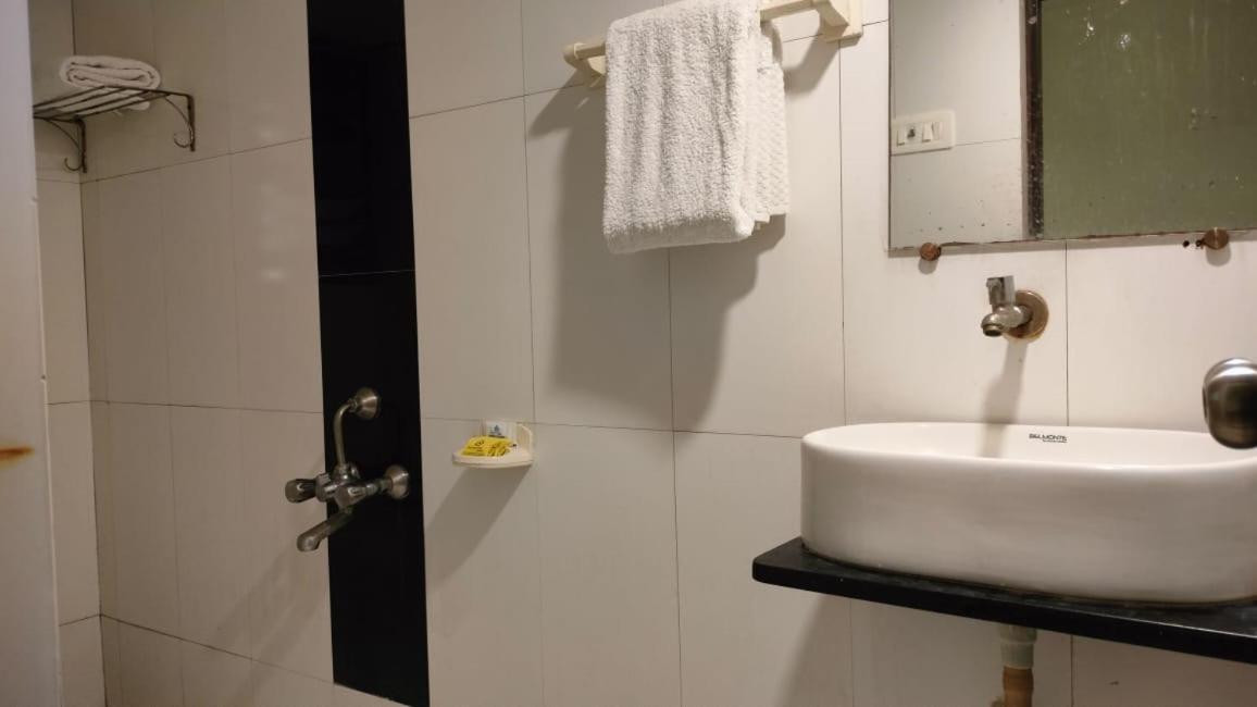 Hotel Sai Nidhi Supreme Navi Mumbai Esterno foto