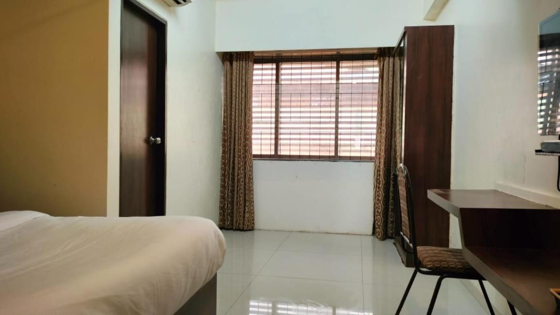 Hotel Sai Nidhi Supreme Navi Mumbai Esterno foto